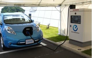2011-nissan-leaf_100337270_s