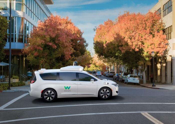 Waymo: Naše technologie automatického řízení je pokročilejší než Tesly