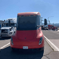 Tesla Semi spatřen při testech. Jeho řidič promluvil o reálném dojezdu