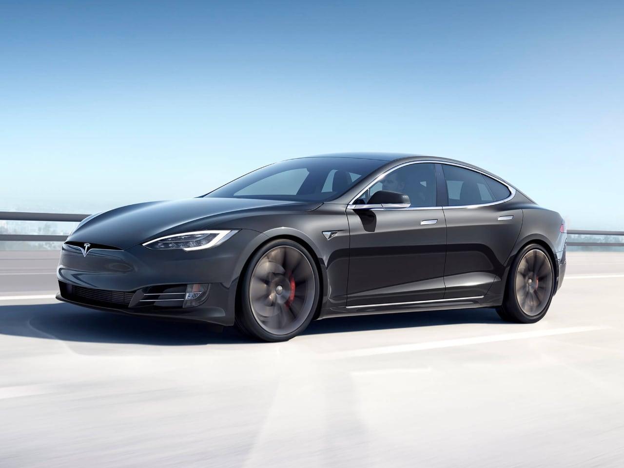 Tahle Tesla Model S ujela 167 tisíc kilometrů. Bazar ji prodal za nestoudnou částku