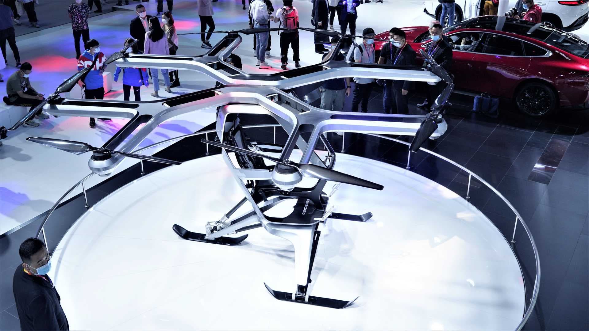 Koncept létajícího elektromobilu