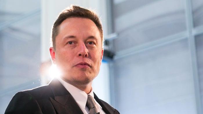 Elon Musk je už druhým nejbohatším člověkem na světě. Gates se propadl