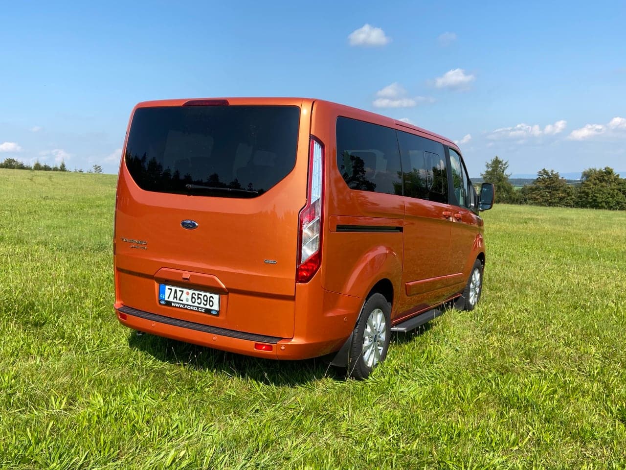 Ford Tourneo Custom PHEV (2020), zezadu, test