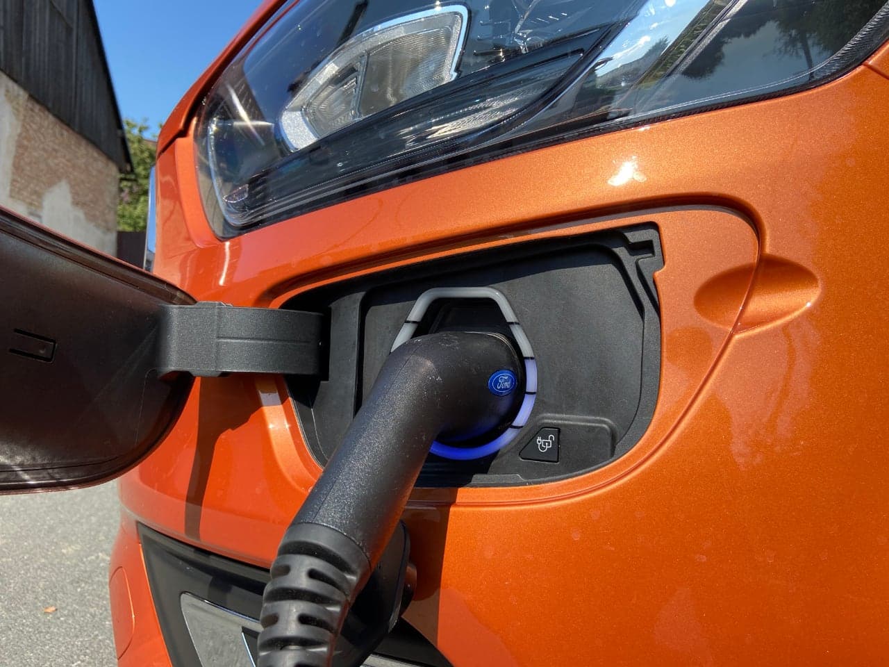 Ford Tourneo Custom PHEV (2020), nabíjení, test