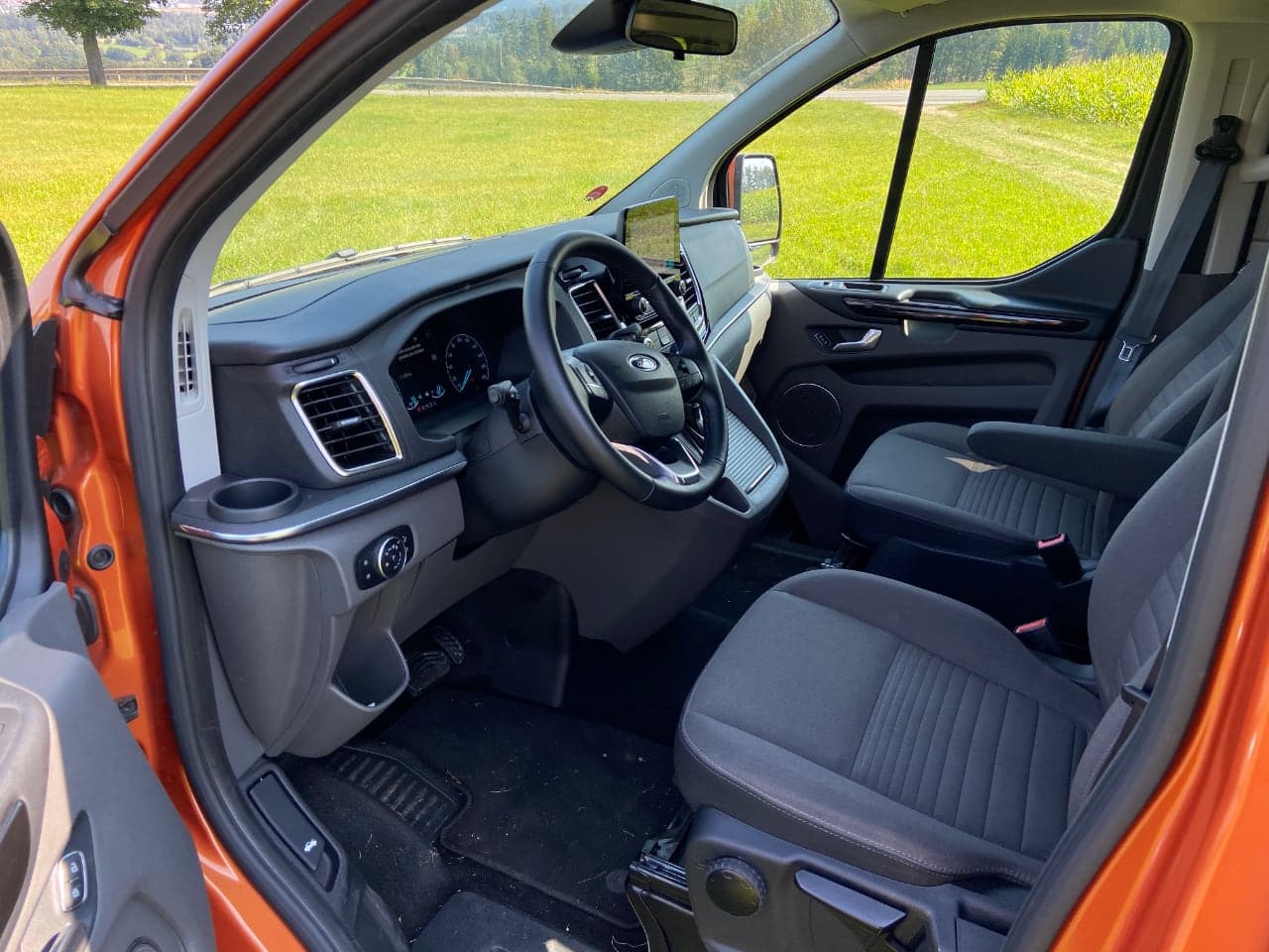 Ford Tourneo Custom PHEV (2020), interiér, test