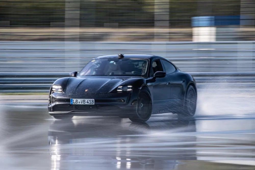 Porsche Taycan, rekord v driftování