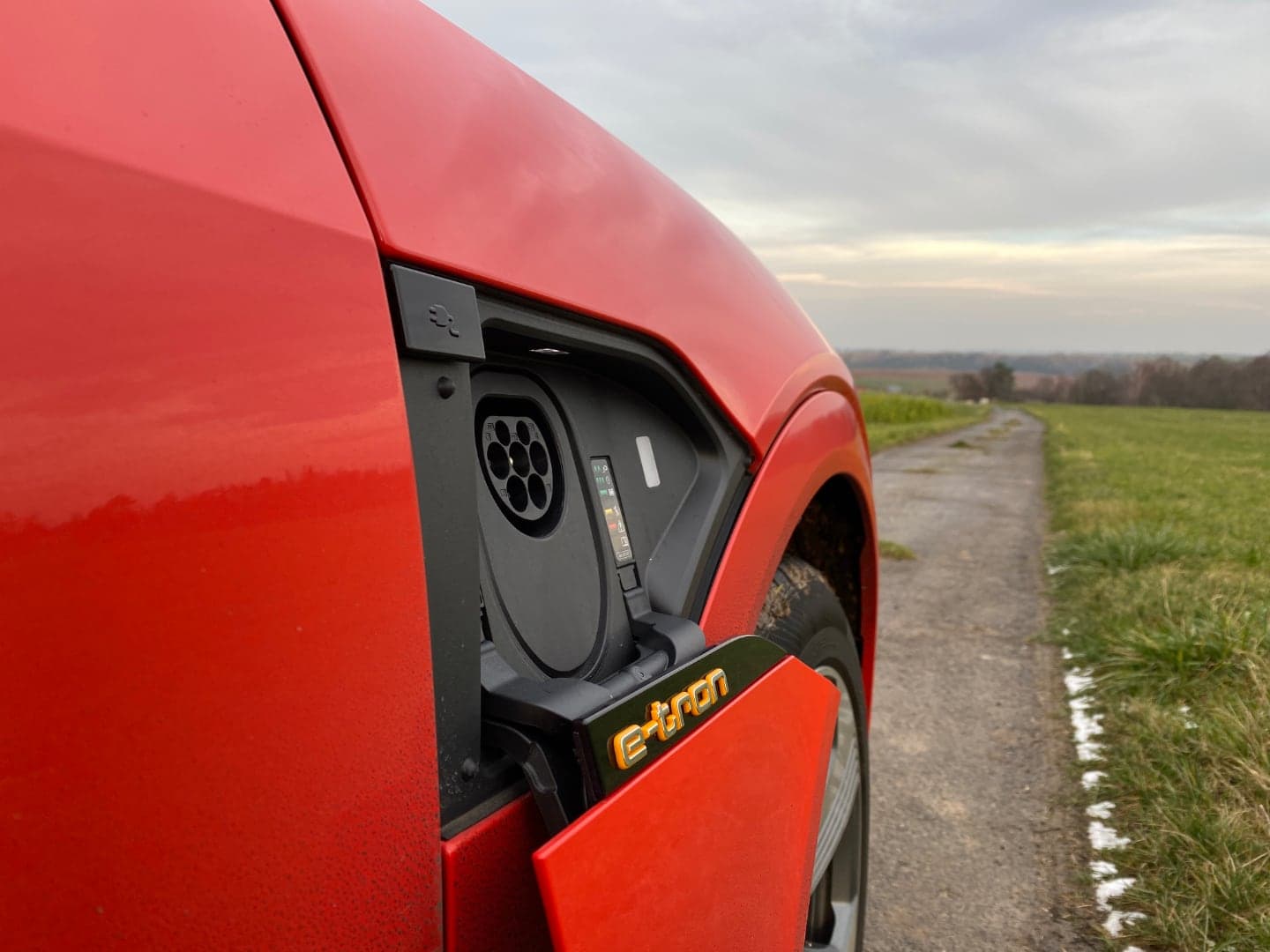Audi e-tron Sportback, nabíjecí konektor