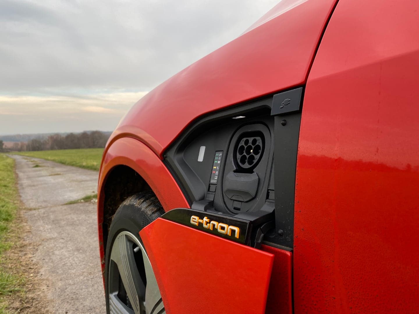 Audi e-tron Sportback, nabíjecí konektor