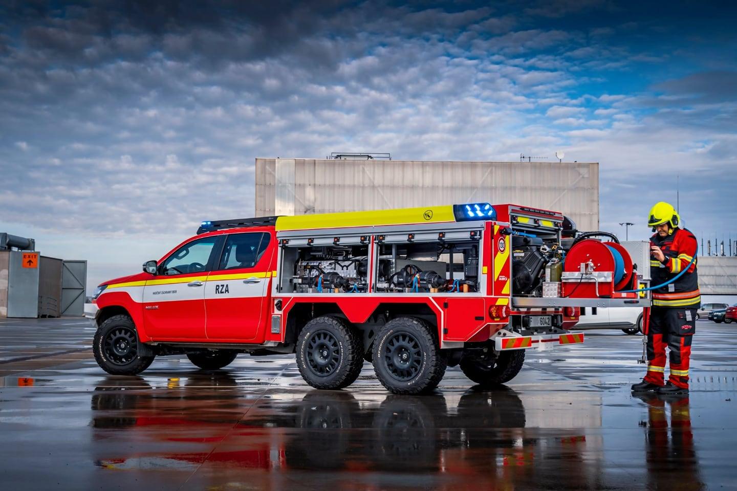 Hasičské auto, Toyota Hillux 6x6