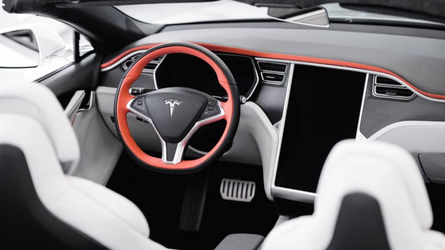 ARES Tesla Model S Convertible - přístrojová deska