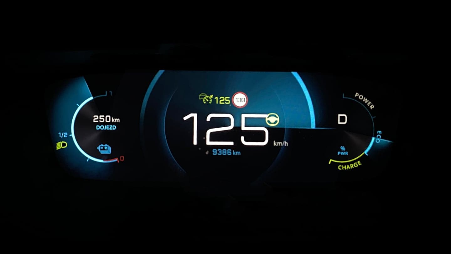 Peugeot e-2008 GT Line (2020), 3D i-Cockpit