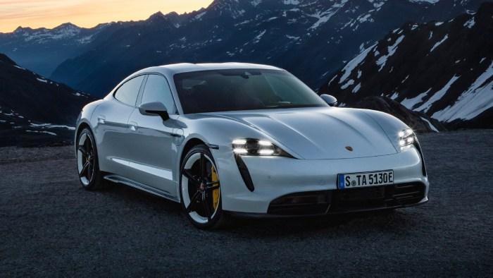 Porsche Taycan je prodejní hit, za první rok se prodalo přes 20 000 kusů