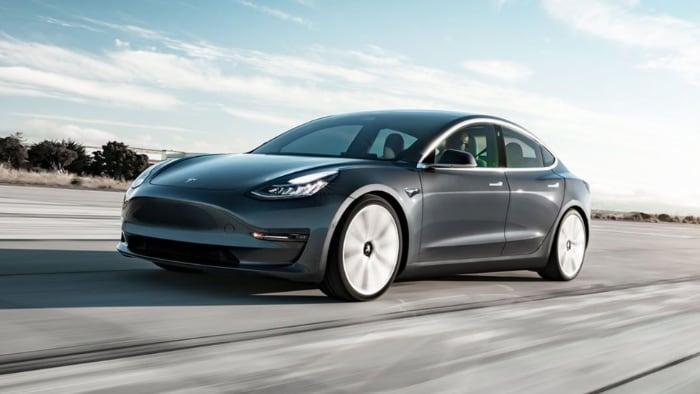 Nový rekord s elektromobilem! Tesla Model 3 ujela 1 000 km v brutálním čase