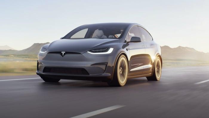 Tesla Model X Plaid prošla přísným testem. Zrychlení je skvělé, design pokulhává