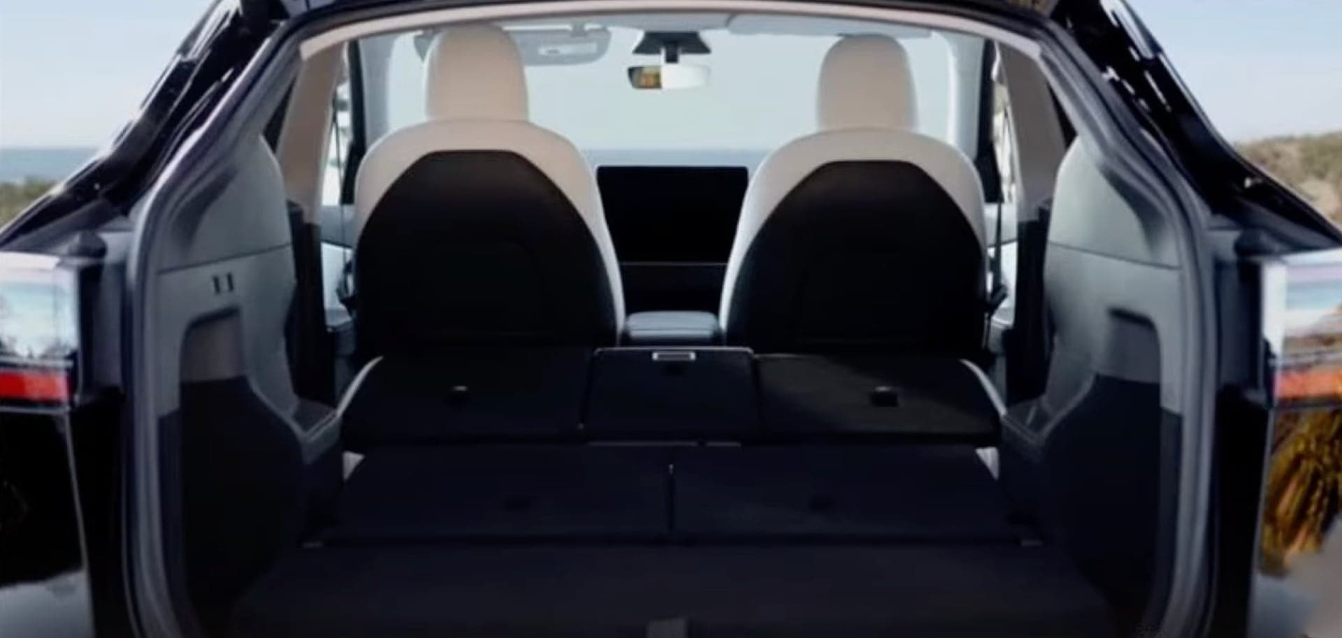 Tesla Model Y, 7 míst, elektromobil