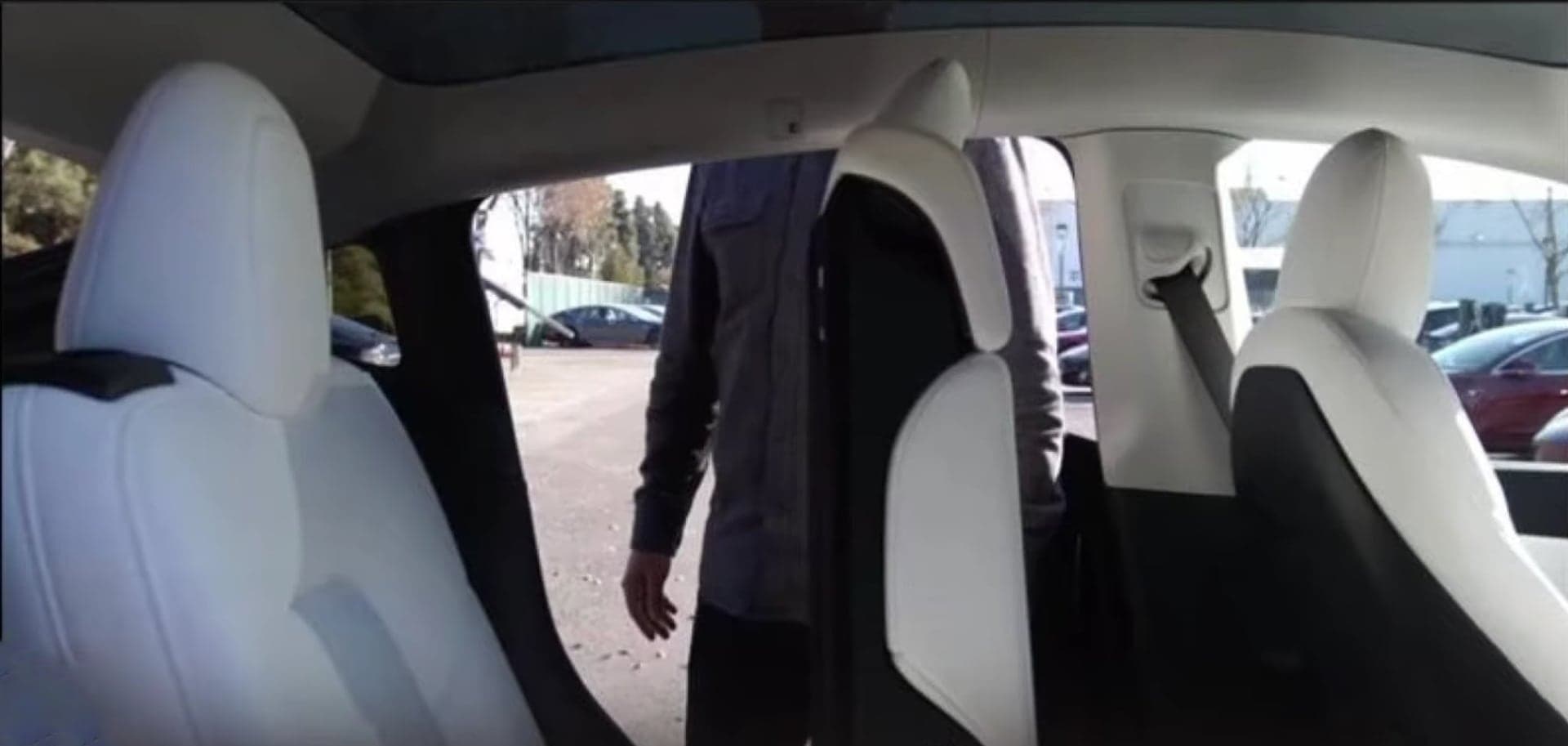 Tesla Model Y, 7 míst, elektromobil
