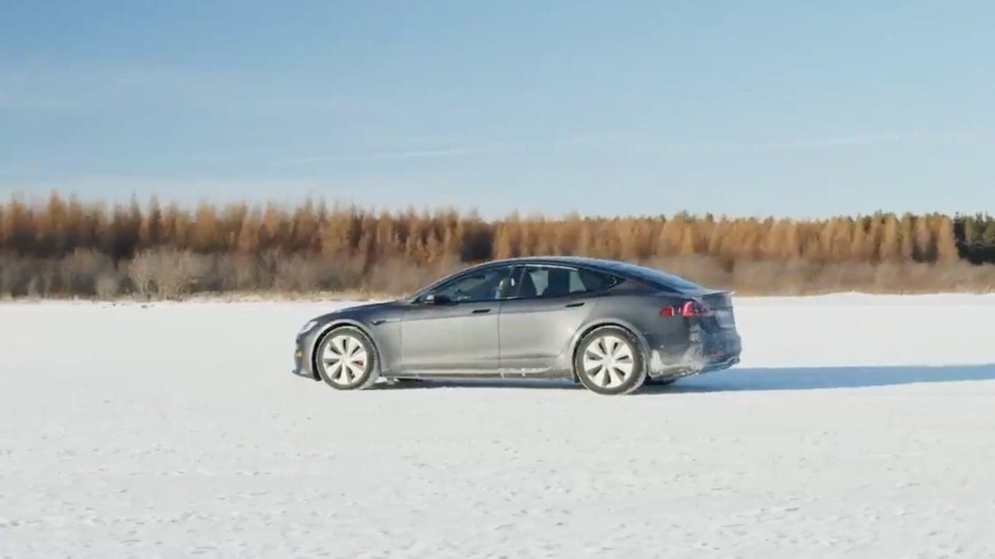 Tesla Model S Plaid, testování na sněhu
