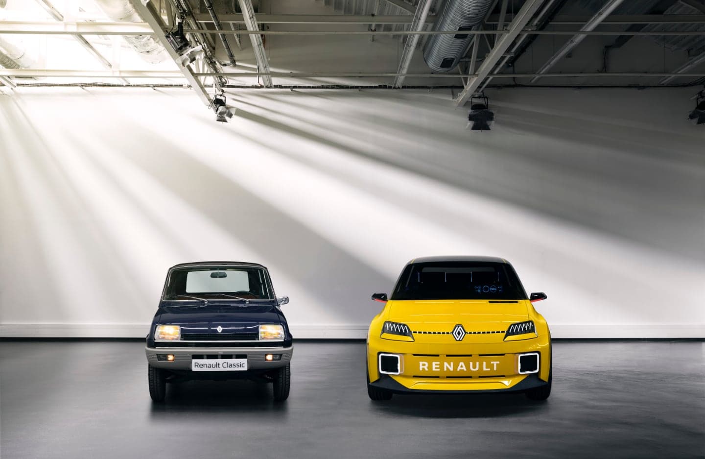 Legendární Renault R5 vs prototyp nového Renaultu R5