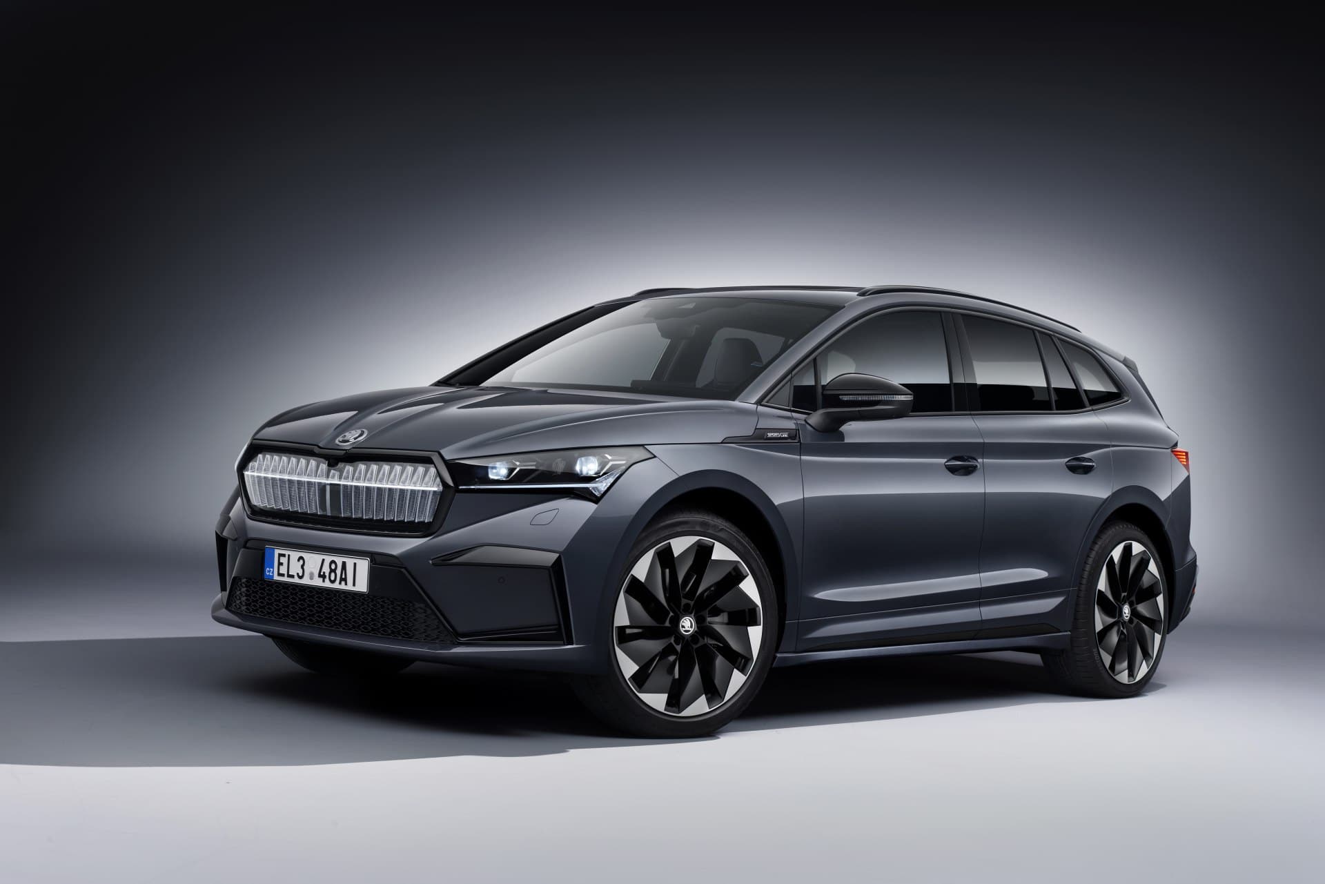 Škoda Enyaq Sportline iV, černý, elektrický automobil