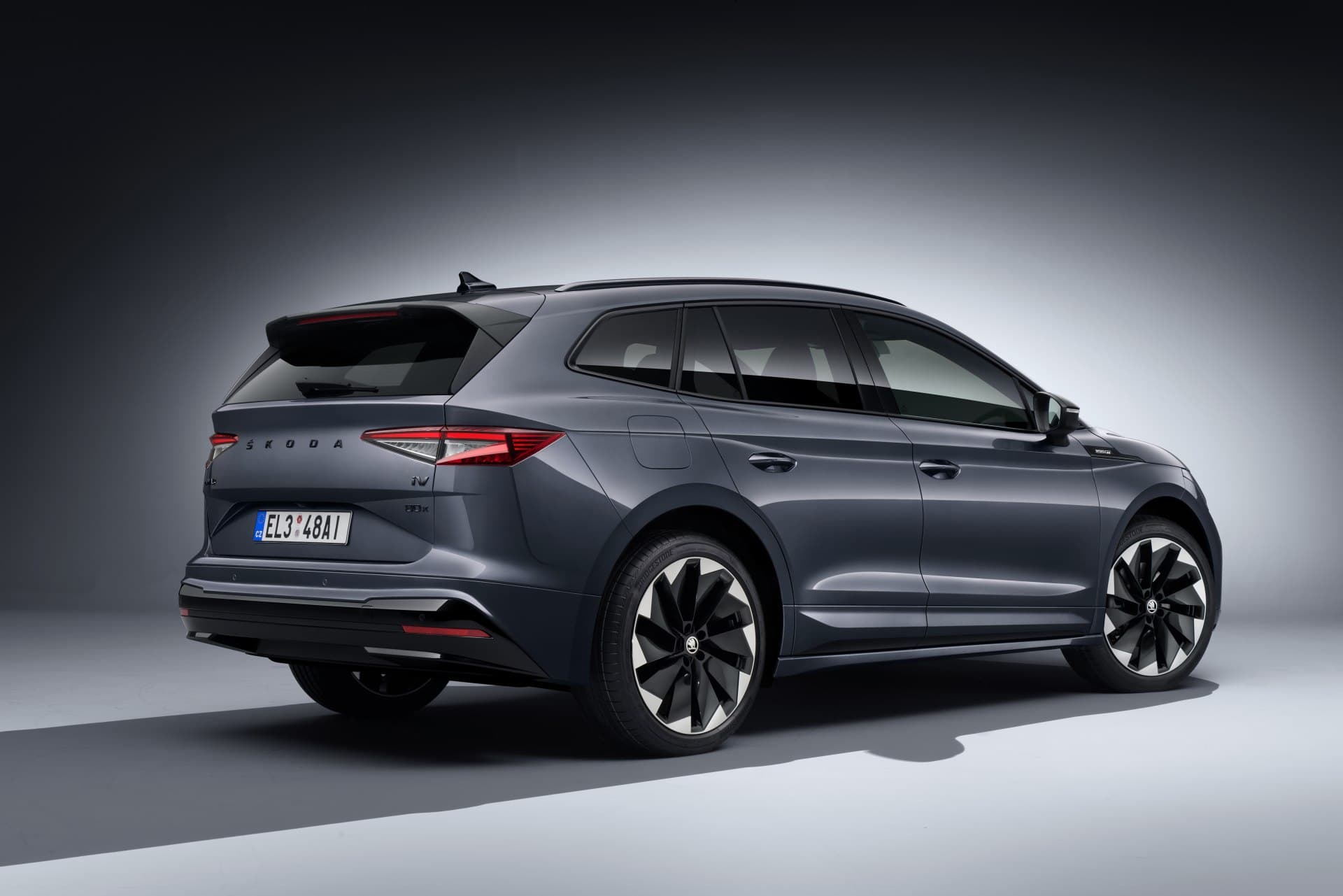 Škoda Enyaq Sportline iV, černý, elektrický automobil