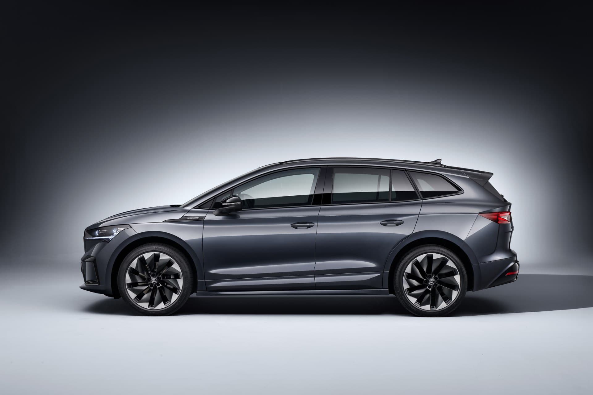 Škoda Enyaq Sportline iV, černý, elektrický automobil