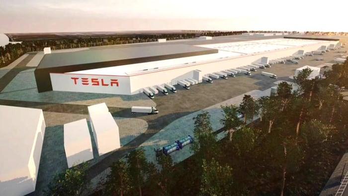 Postaví Tesla další Gigafactory ve Velké Británii? Vypadá to nadějně