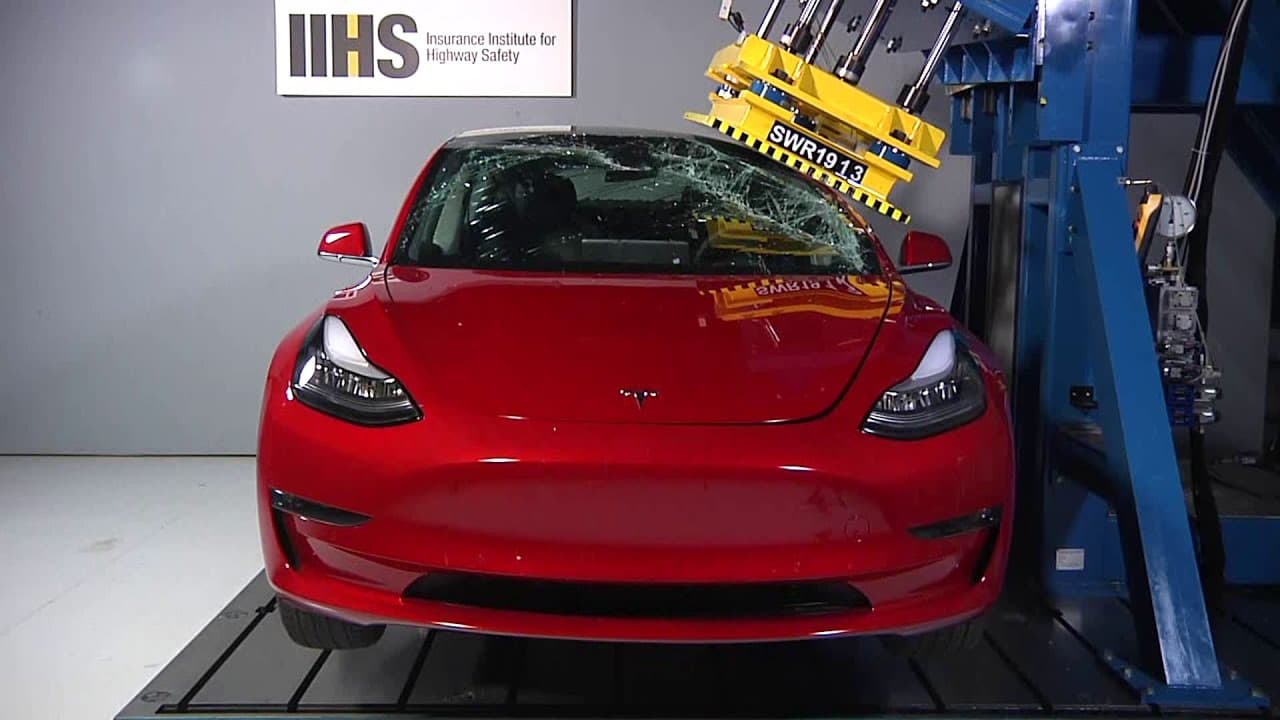 Tesla Model 3, testování odolnosti střechy