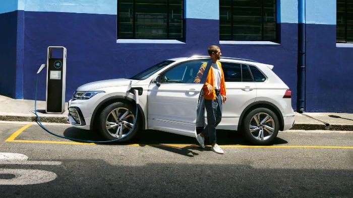 Nový elektrický Volkswagen Tiguan eHybrid je do zásuvky. Cena nepřekvapí