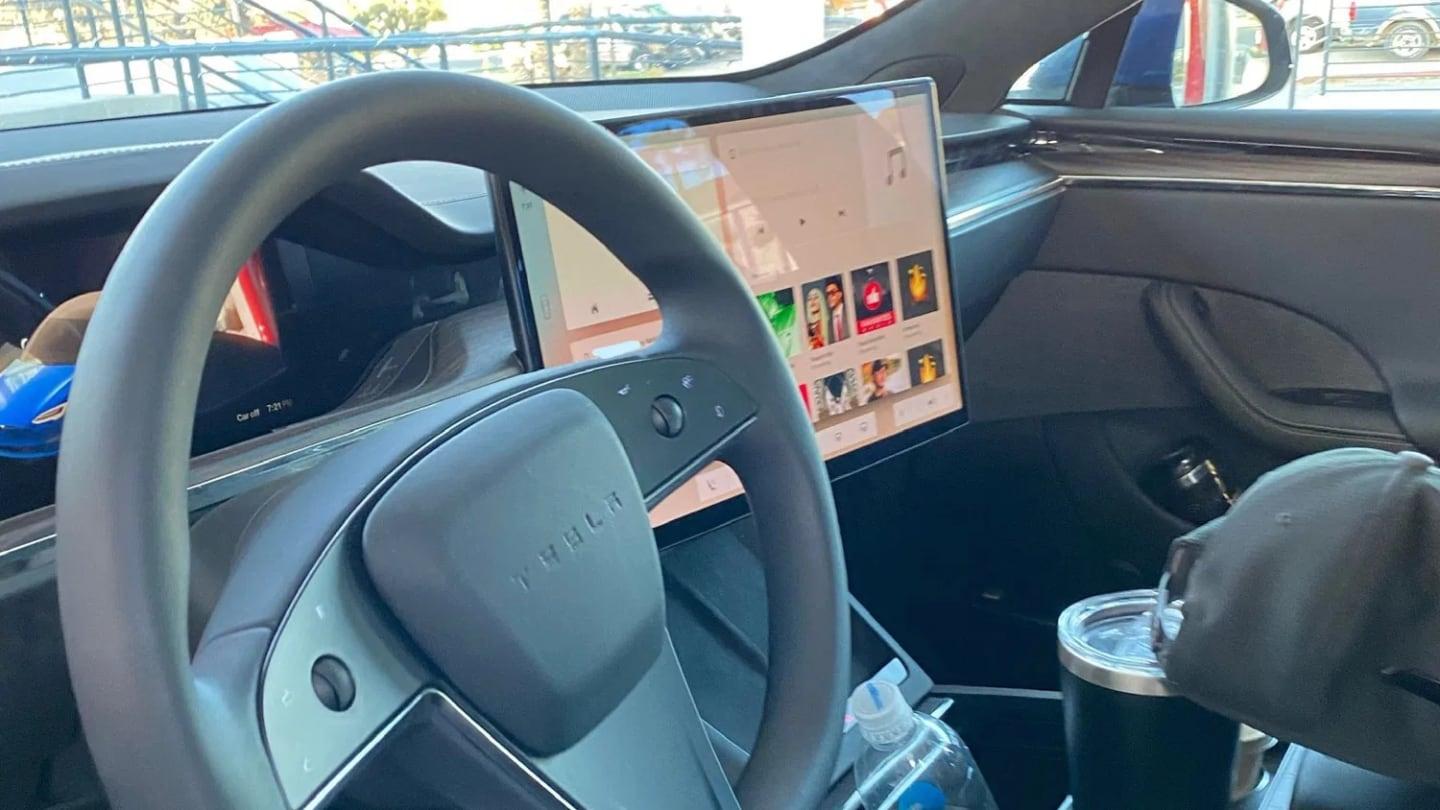 Na internetu se objevily první snímky s updatem Tesla V11, podívejte se