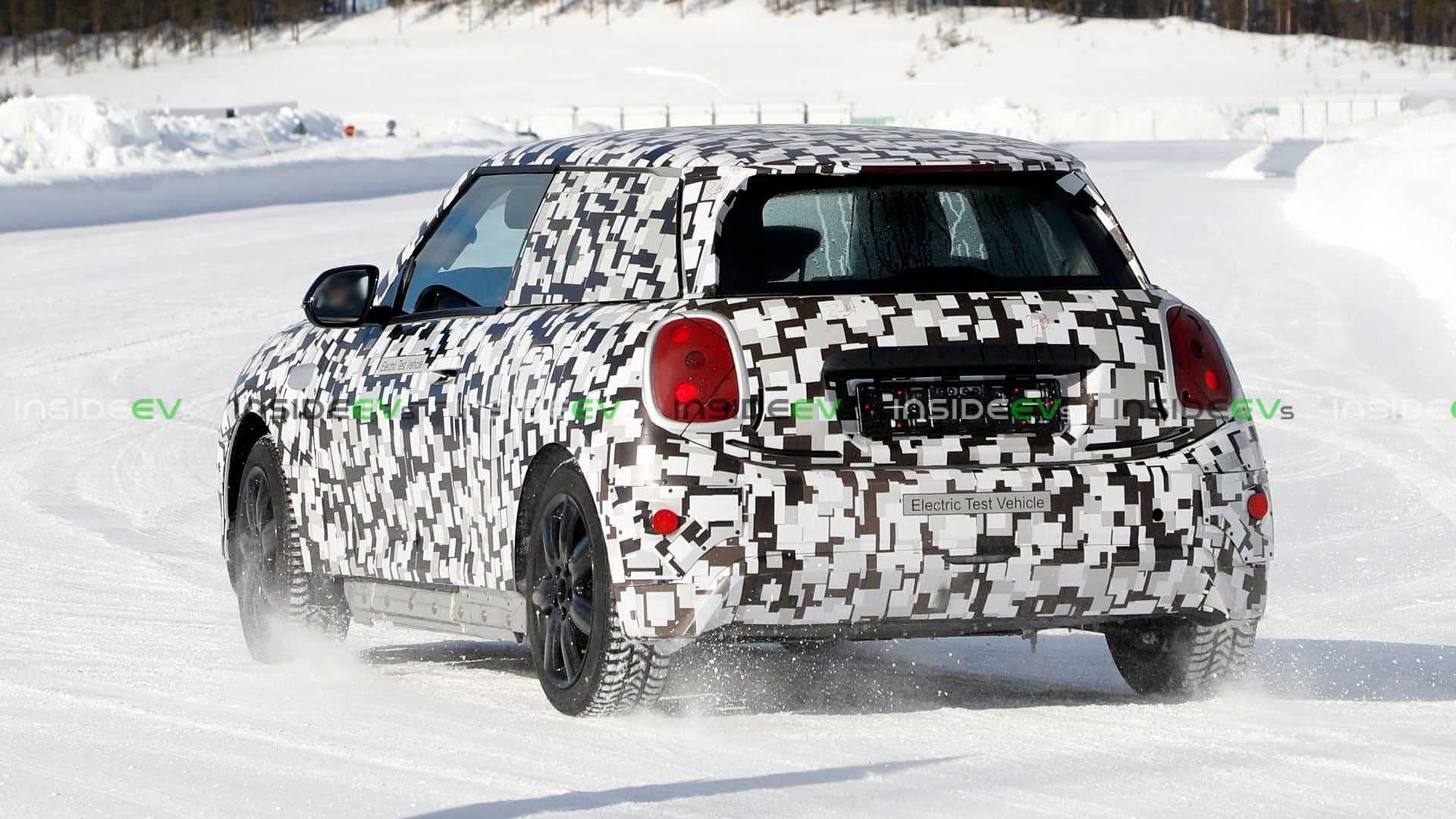 Mini Cooper SE 2023, elektrické auto