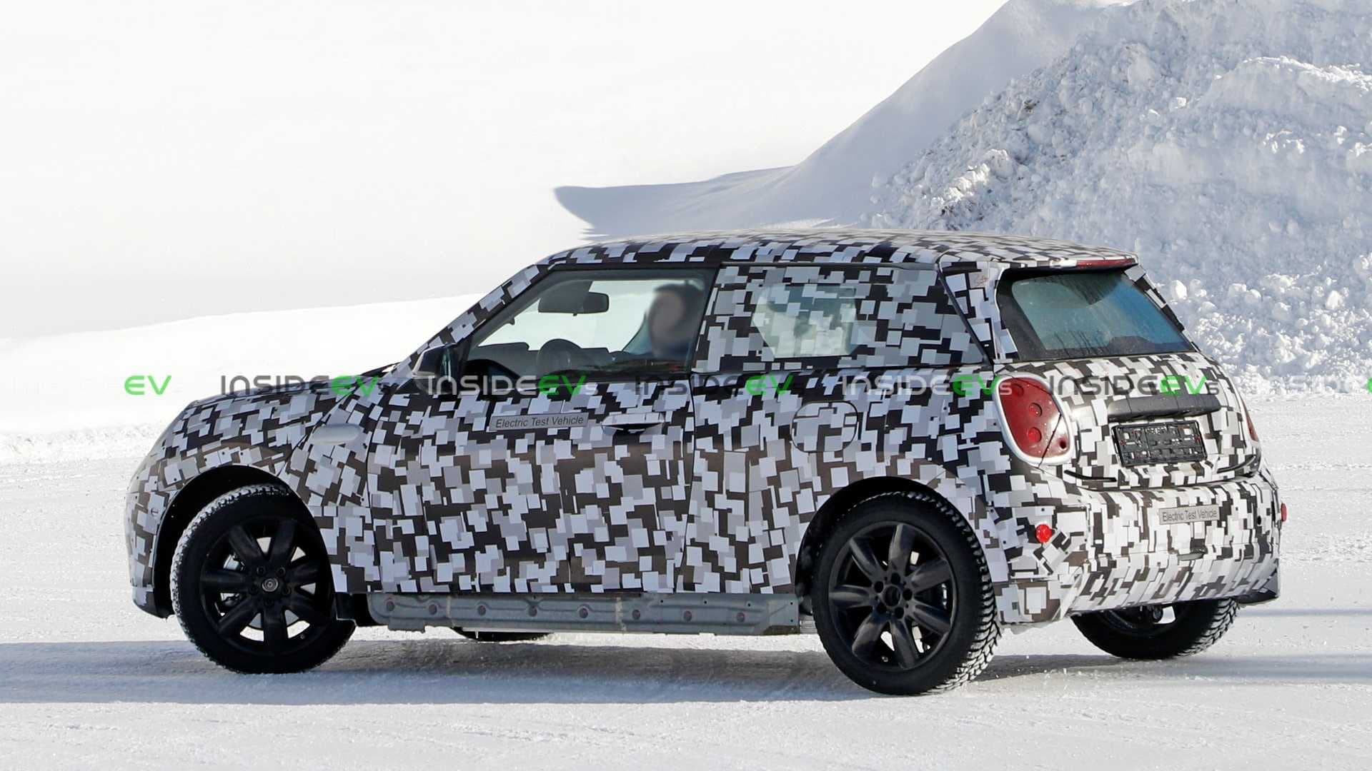 Mini Cooper SE 2023, elektrické auto