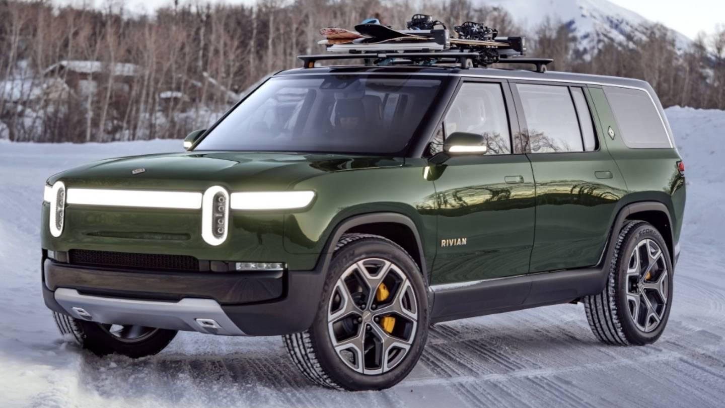 Rivian R1S v zimě