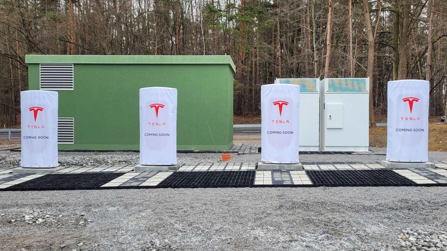 Tesla Supercharger u Českých Budějovic