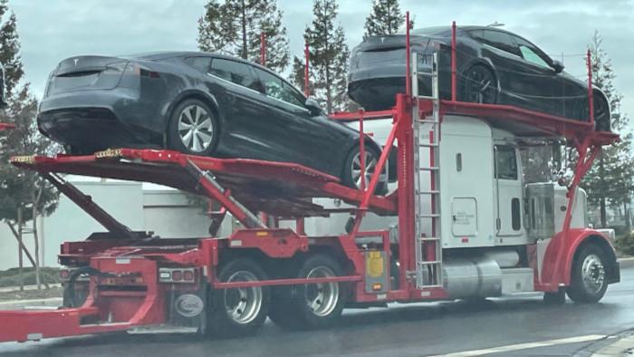 Nové Tesly Model S a X již míří k prvním zákazníkům