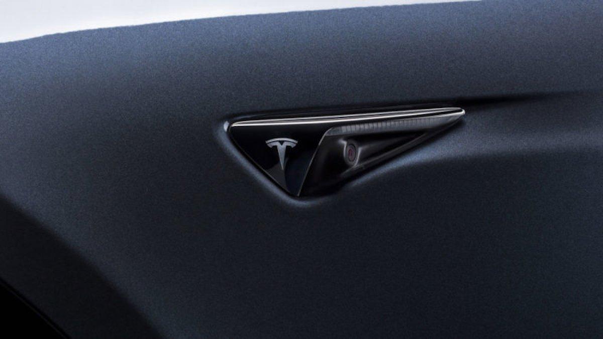 Hurá! Tesla se konečně zbavuje techniky, která vozy zbytečně prodražuje