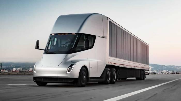 Tesla Semi zachycena při natáčení promo materiálů, uvedení na trh se blíží