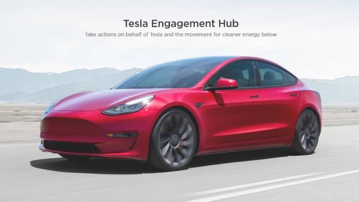 Tesla spouští svou vlastní sociální síť, zatím však chybí i základní funkce