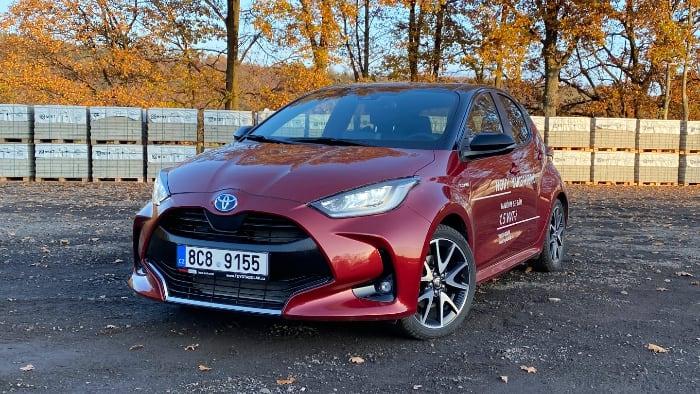 Toyota Yaris byla zvolena evropským Autem roku 2021. Ocenění patří i elektrické variantě