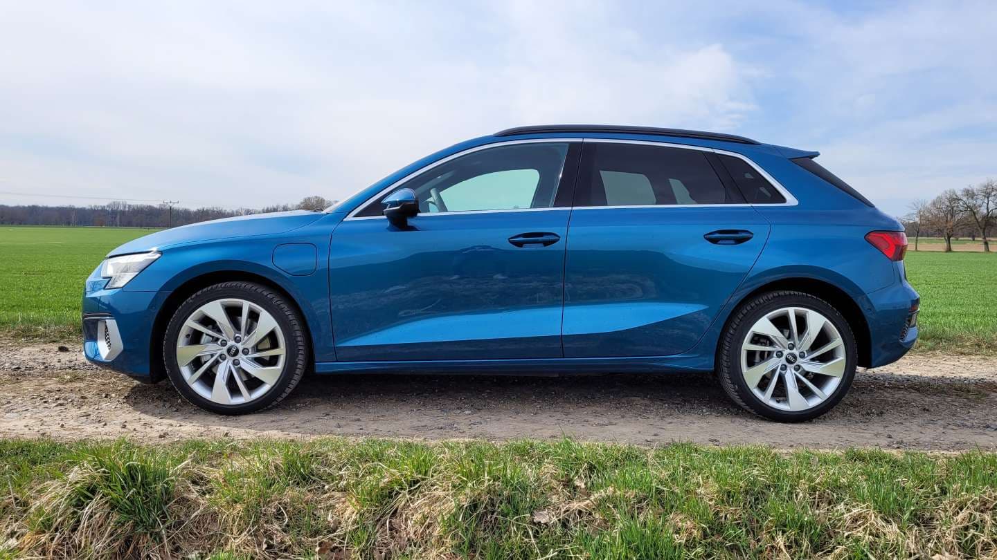 Test Audi A3 40 TFSIe, boční pohled