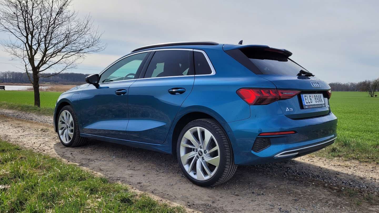 Test Audi A3 40 TFSIe - pohled ze zadní části