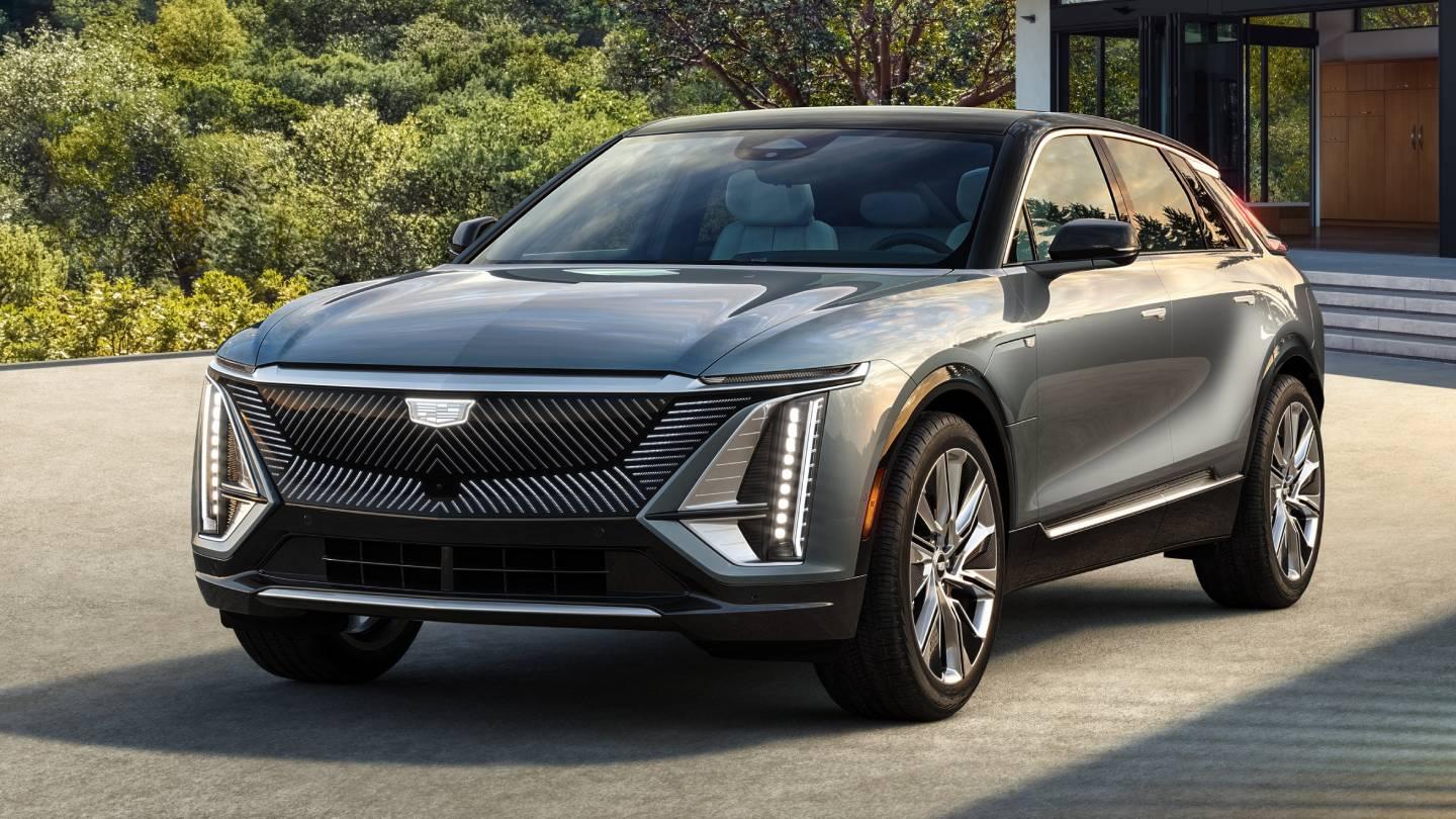 GM se vrací! V Evropě začíná prodávat prémiový elektromobil Cadillac Lyriq