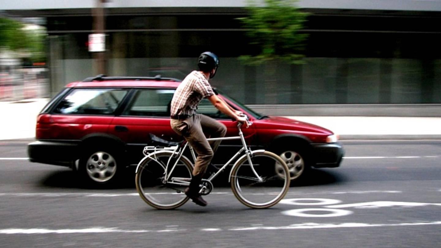 Cyklista ve svém jízdním pruhu