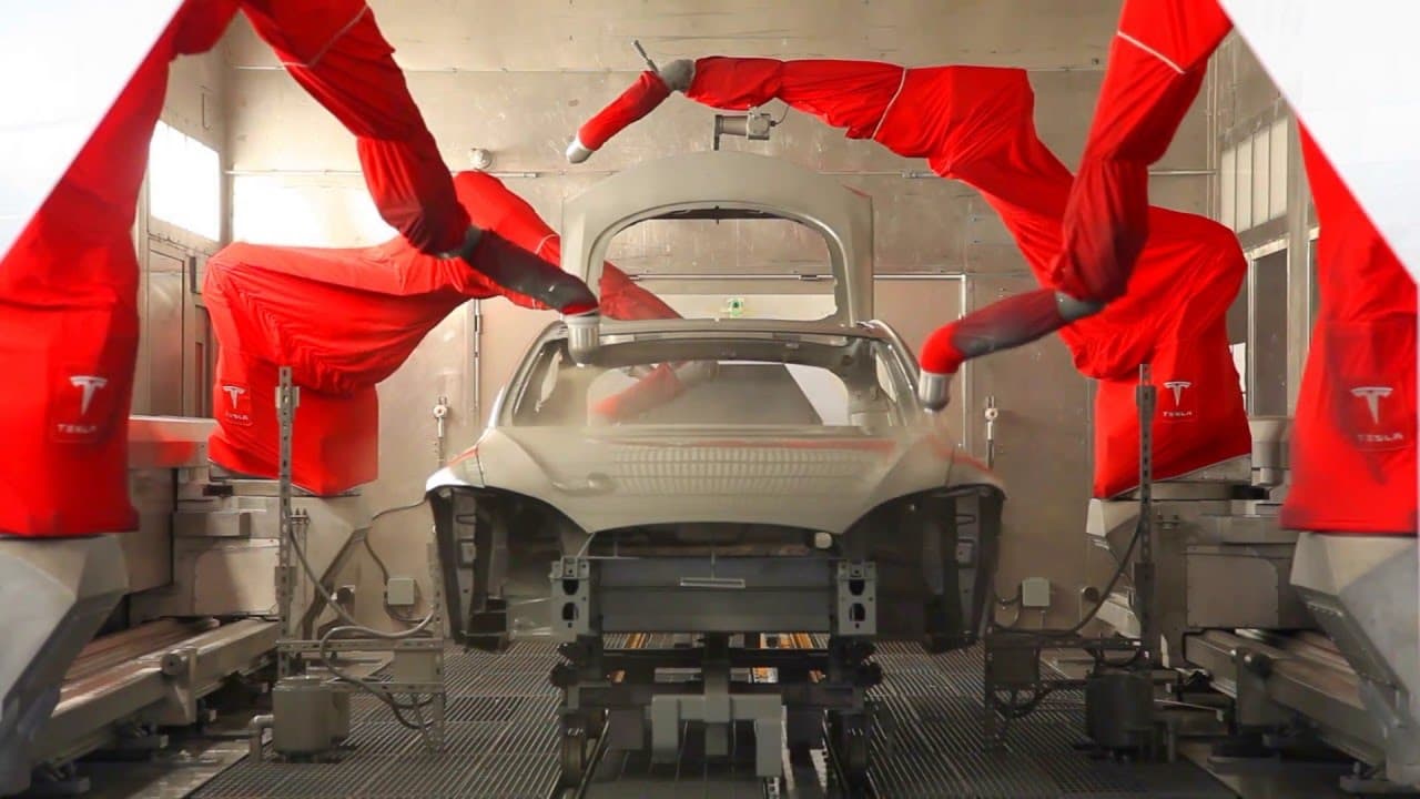 Lakovna automobilky Tesla ve Fremontu