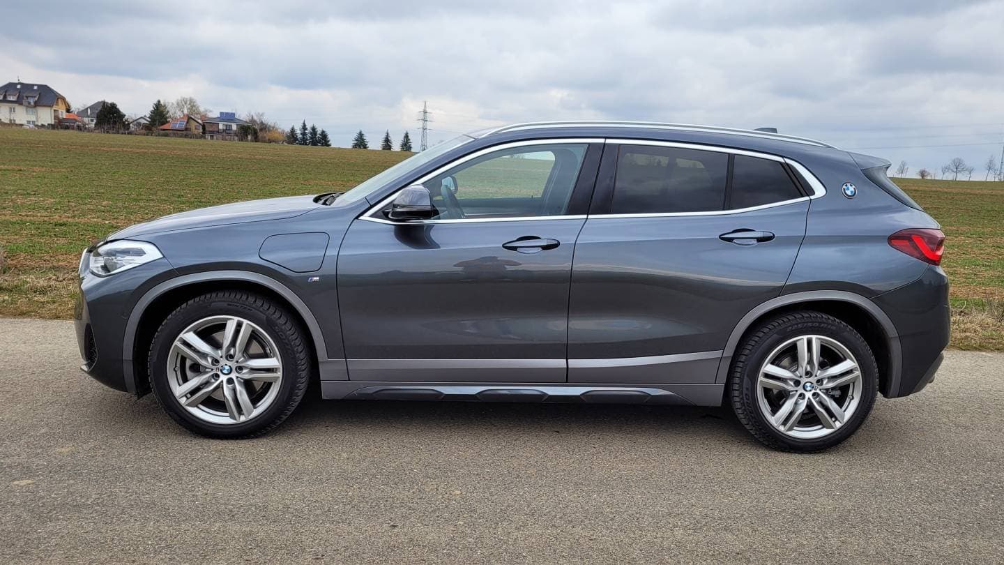 BMW X2 xDrive 25e, boční pohled
