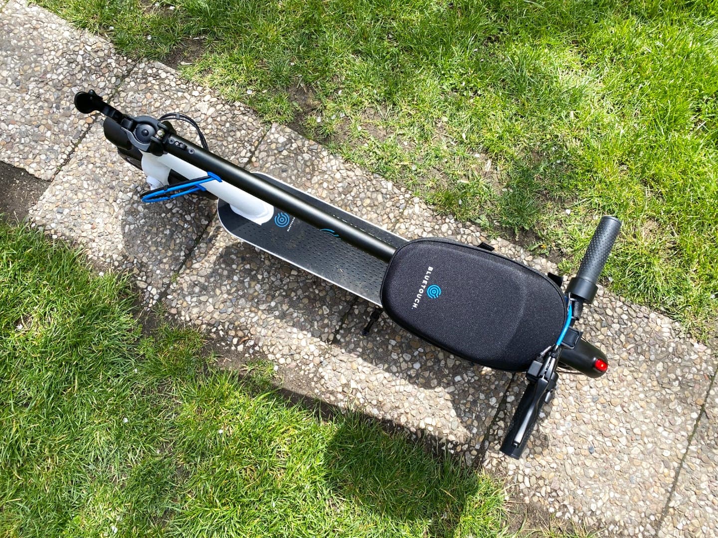 Složená elektrokoloběžka Bluetouch BTXPRO