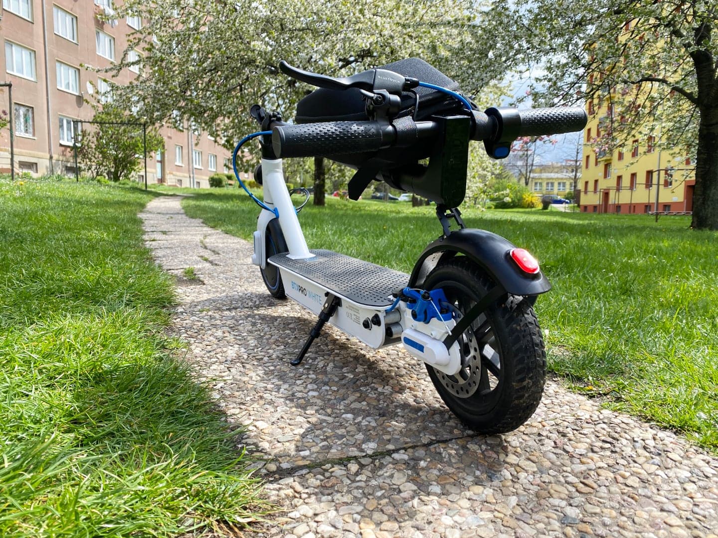Složená elektrokoloběžka Bluetouch BTXPRO
