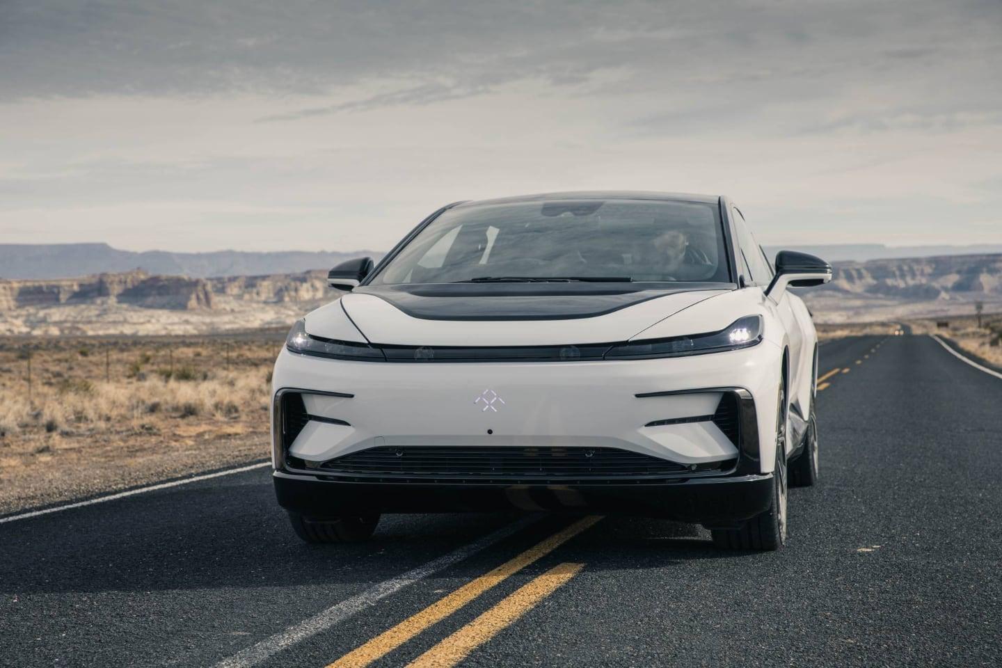 Skutečně luxusní elektromobil? Faraday Future FF91 se ukazuje ve své finální podobě