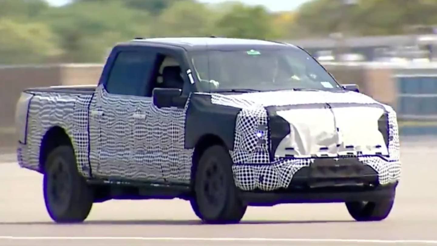 Joe Biden prohání elektrický Ford F-150 na trati