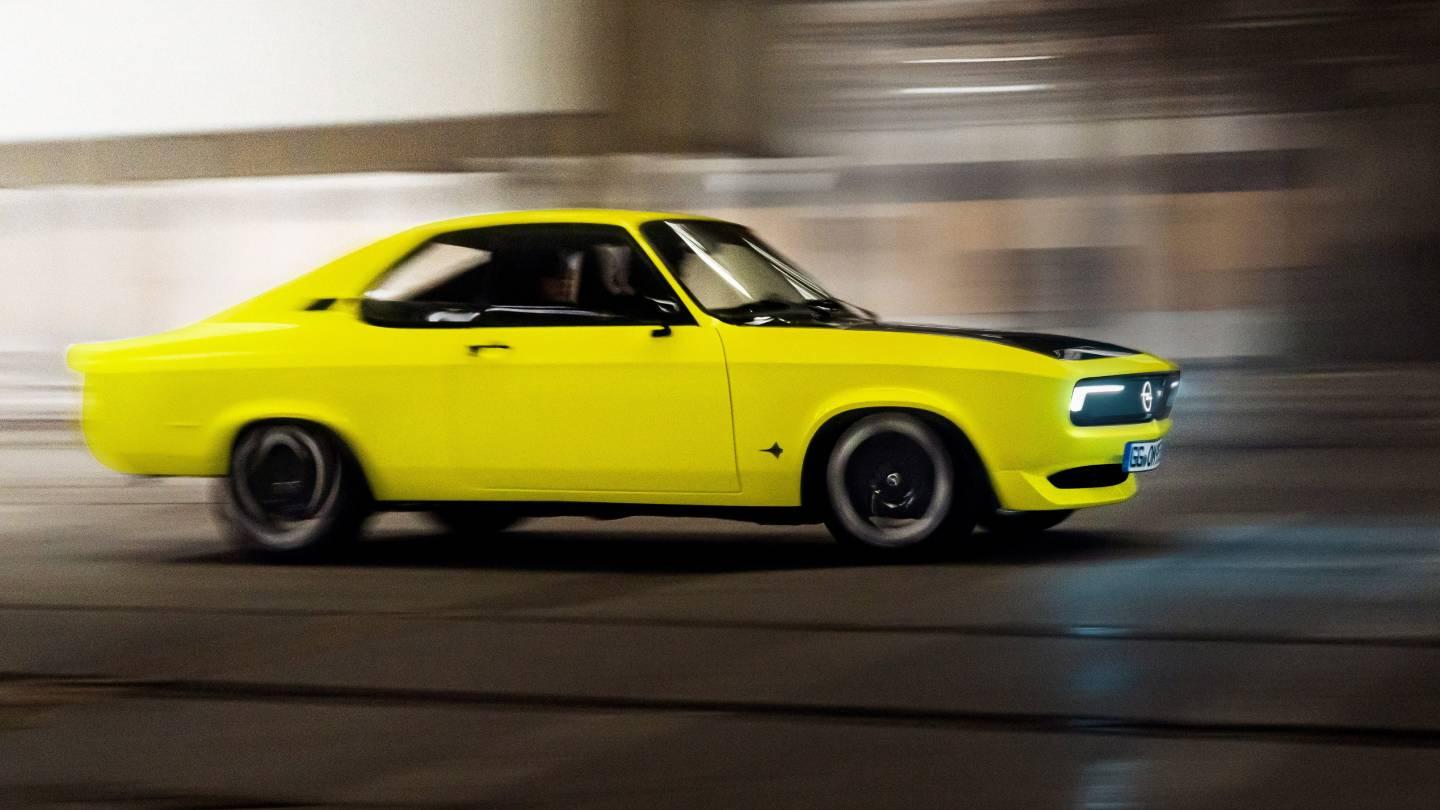 Opel Manta GSe ElektroMOD, boční pohled