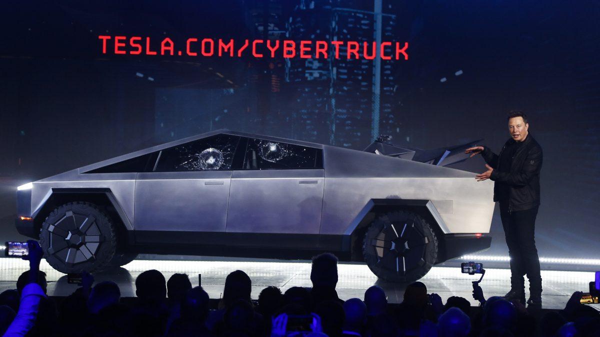 Tesla Cybertruck, rozbité sklo